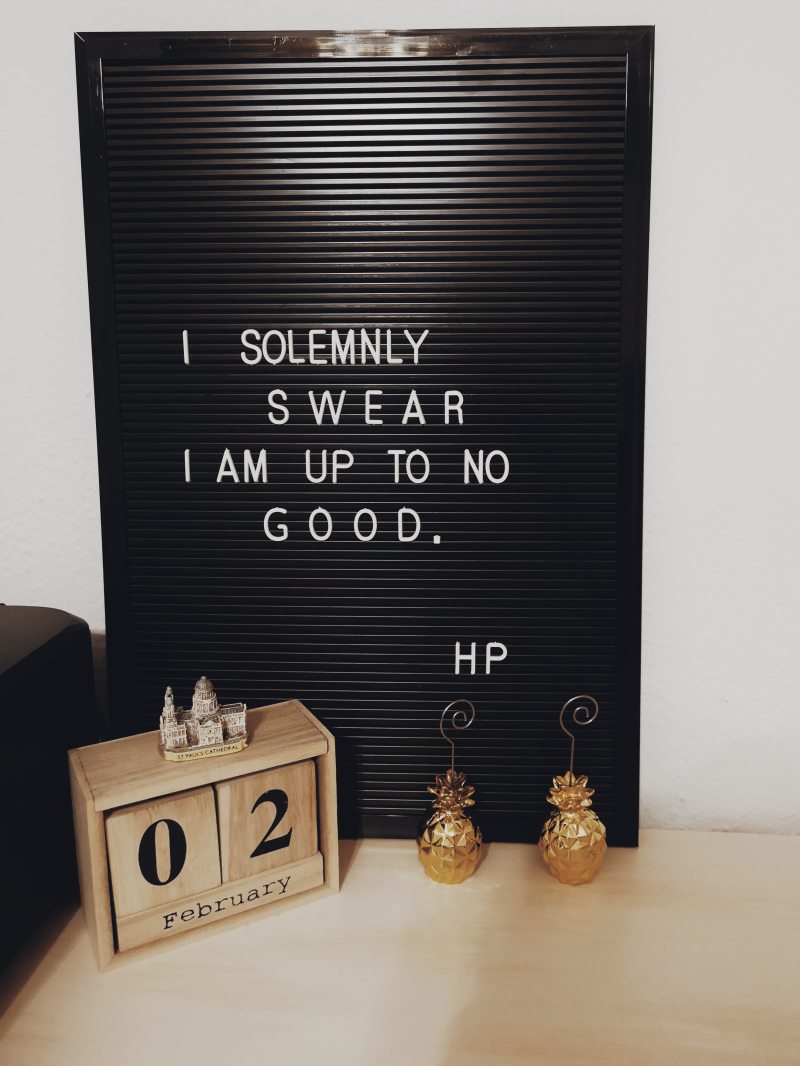 board-calendar-close-up-1864374